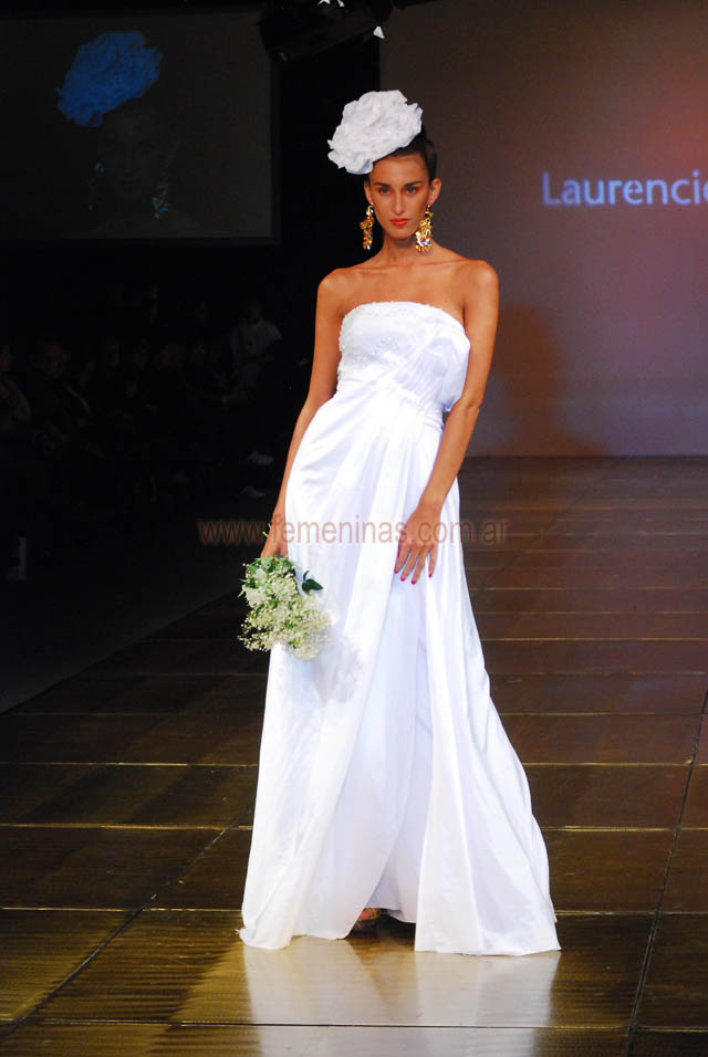 Vestido de novia strapless canesu bordado con frunces Laurencio Adot